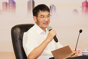 中國建筑總公司項(xiàng)目管理部副總經(jīng)理馬國榮做分析點(diǎn)評