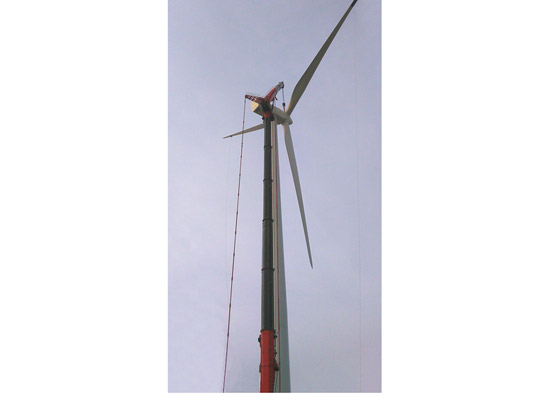 華潤新能源山東墾利二期風(fēng)電風(fēng)機(jī)吊裝成功