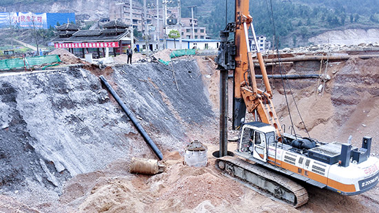 凱里未來(lái)城南北湖連通路改橋工程首根樁
