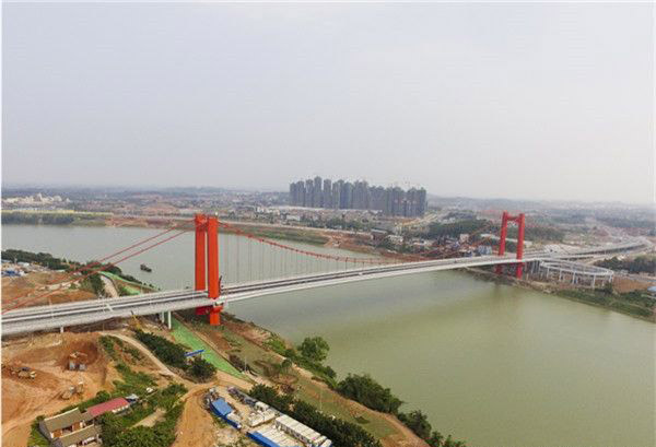 中鐵十八局二公司承建南寧市最大跨度雙索面懸索橋——良慶大橋通車(chē)